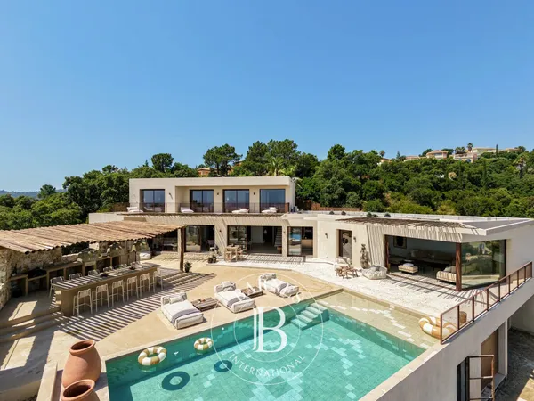 LES ISSAMBRES - VILLA CONTEMPORAINE - VUE MER