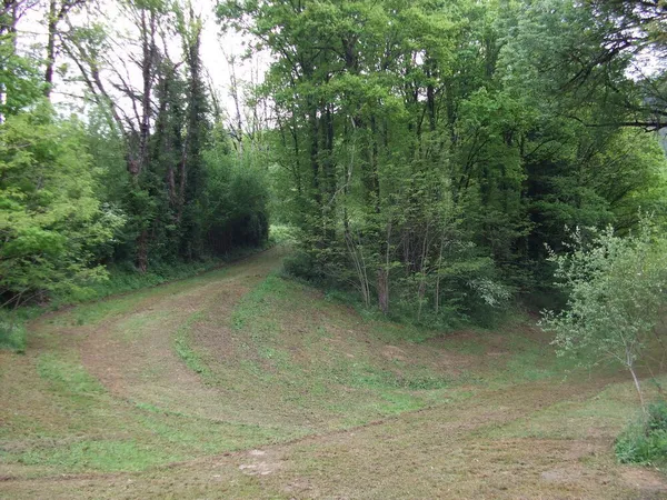 TERRAIN CONSTRUCTIBLE de 8700 M², région Viane 81530 TARN
