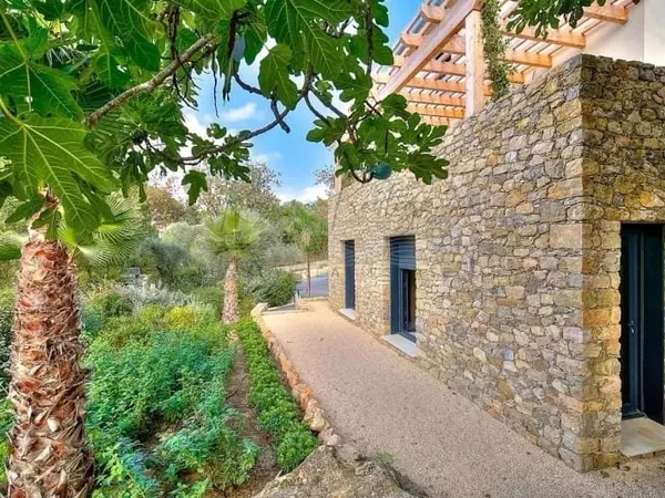 Maison 5 pièces 230 m²