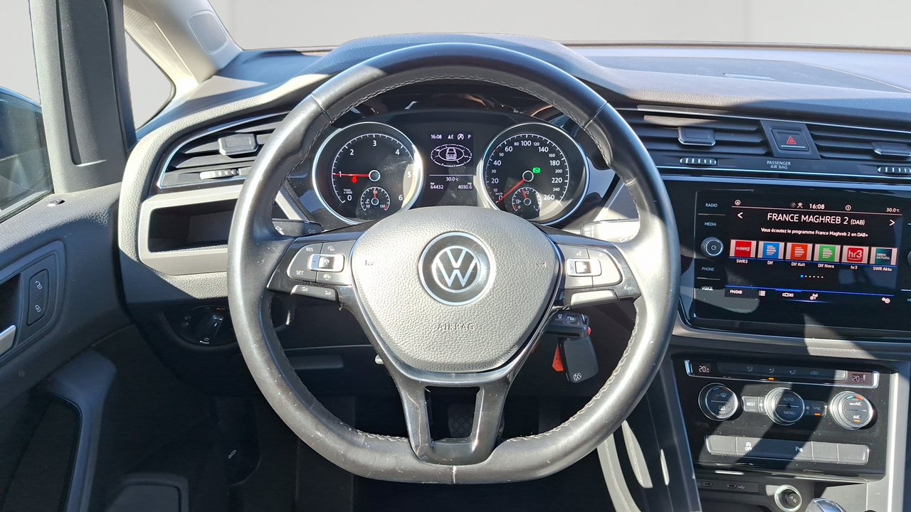 Volkswagen Touran 2.0 TDI 115 DSG7 7pl — photo 23