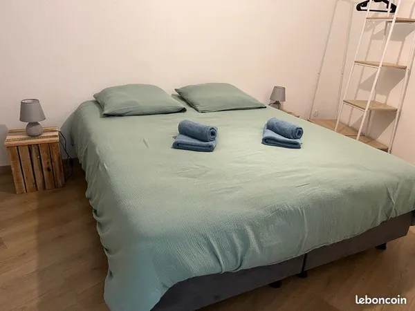 Charmant 2 pièces rénové, propre, au calme