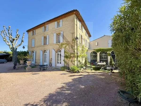 Maison de plain-pied 12 pièces 410 m²