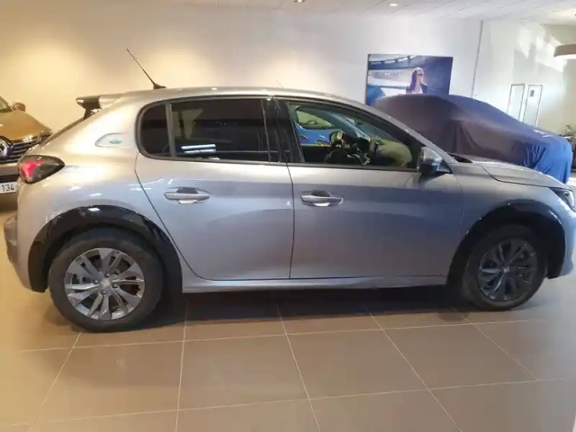 Peugeot 208 electrique 50 kwh 136ch — photo 12