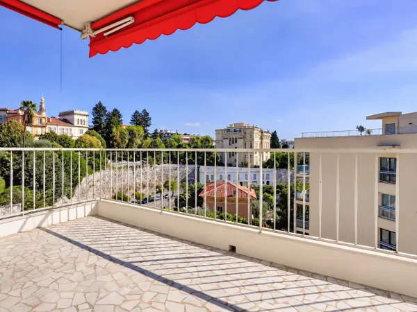 A vendre à NICE, CIMIEZ- 4 p - terrasse - garage
