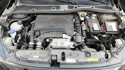 Peugeot 208 1.2 PureTech 100 - Allure – 2022 – 22593 km – Essence – Boîte Manuelle — photo 40