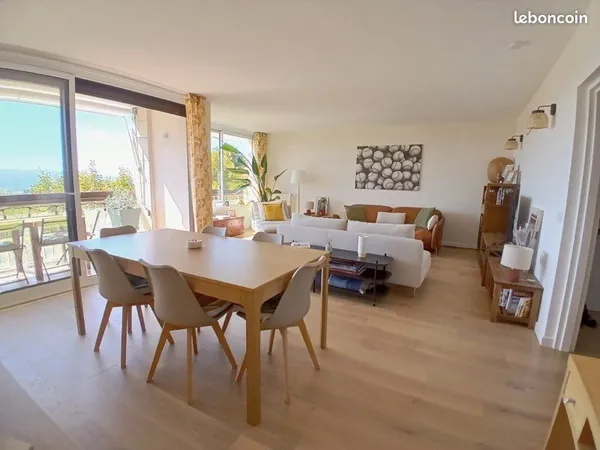 T3/4 de 90 m² rénové avec vue panoramique
