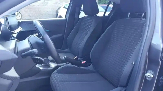 Peugeot 208 puretech 100 s&amp;s bvm6 — photo 13