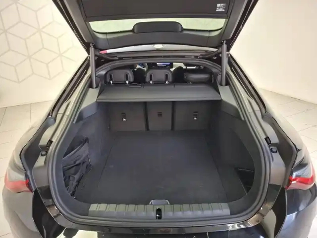 Bmw I4 edrive40 — photo 37