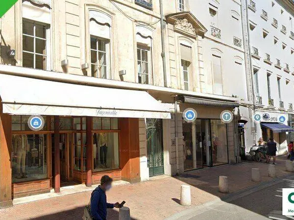 Local commercial 354 m²