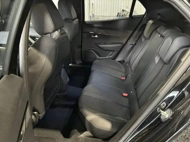 Peugeot 2008 puretech 130 s&amp;s eat8 — photo 12