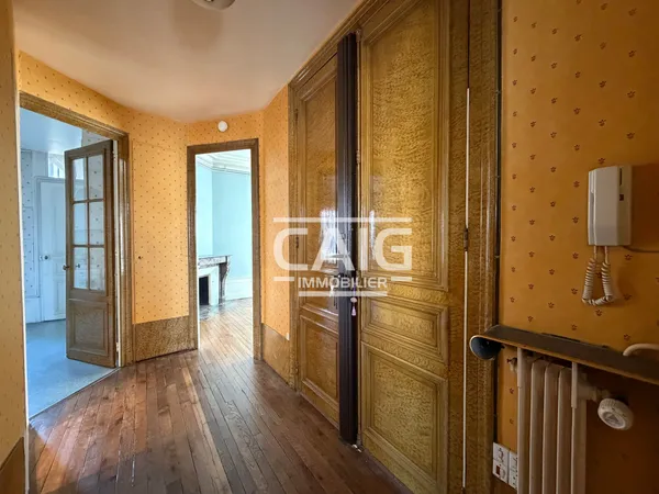Rare : deux appartements réunissables en duplex de caractère