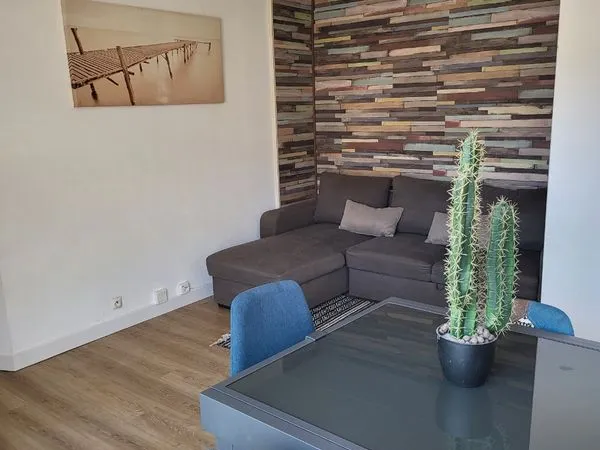 A l'année magnifique T2 de 45m2 - centre plage - balcon