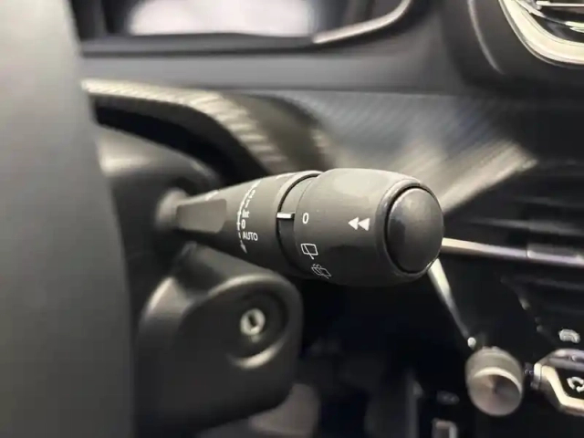 Peugeot 2008 hybrid 145 e-dcs6 — photo 43