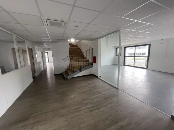 Bureaux 14 pièces 407 m²