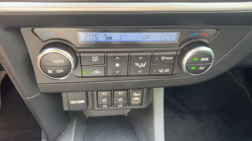 Toyota Auris 2.0 D-4D 124 - Edition Style – 2013 – 144007 km – Diesel – Boîte Manuelle — photo 12