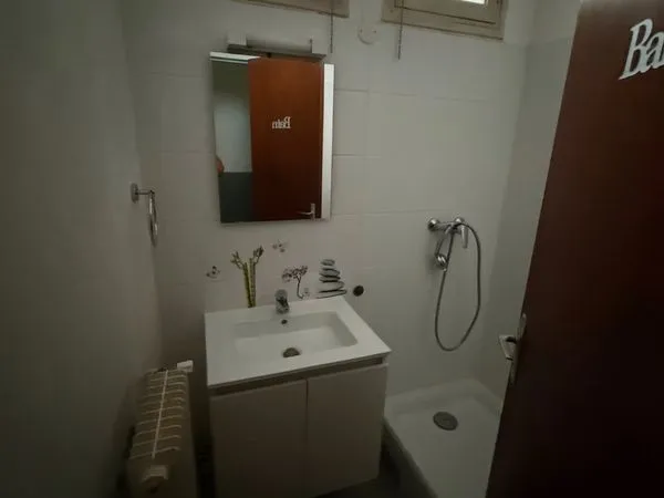 Grand P4 de 105 m² à rénover + VASTE GARAGE FERMÉ & ENTRÉE INDÉPENDANTE secteur notre dame / talabot