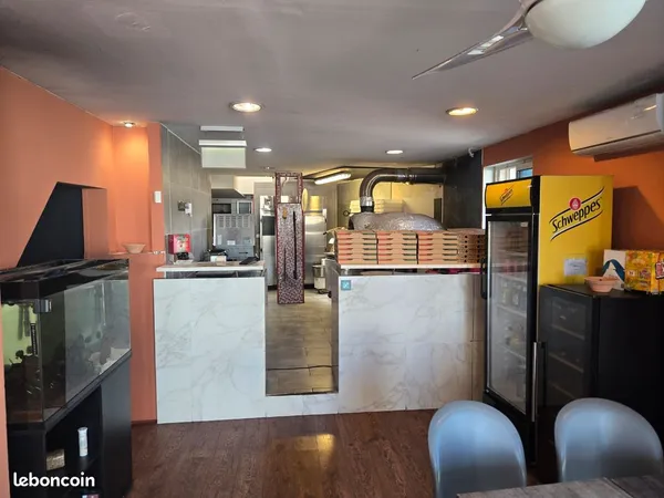 Pizzeria 80 m² - Four à bois - Entièrement équipée - Véhicule