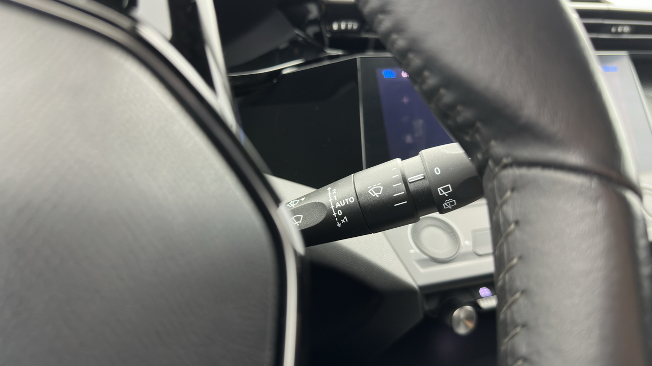 Peugeot 308 SW PHEV 180 e-EAT8 — photo 18