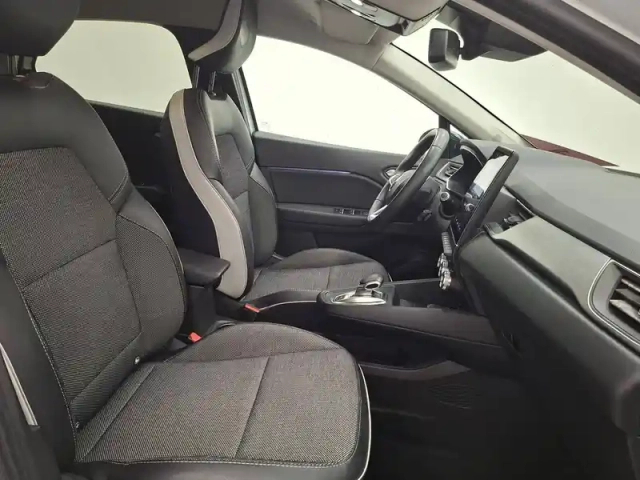 Renault Captur e-tech plug-in 160 — photo 3