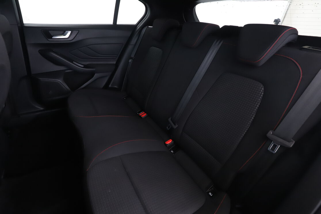 Ford Focus 1.5 EcoBlue ST Line — photo 13
