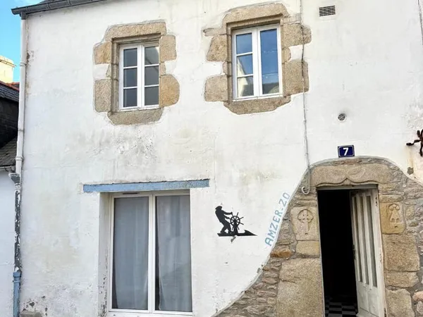 HYPER-CENTRE JOLIE MAISON DE PAYS AVEC COUR INTERIEURE