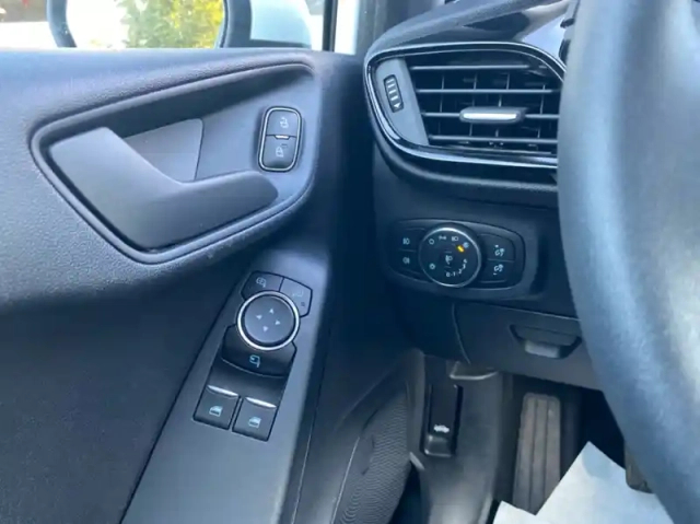 Ford Fiesta 1.0 ecoboost 95ch connect business nav 3p — photo 6