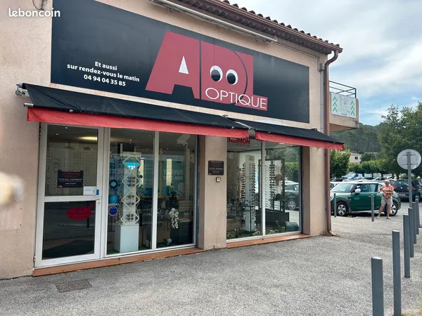 Fond commerce optique dans le Var