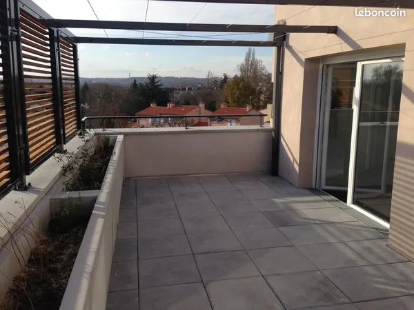 Part Loue beau T2 grande terrasse Cote Pavée-L'Ormeau