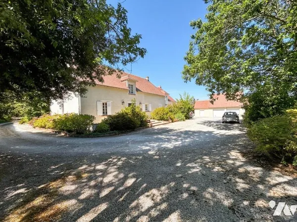 Maison 7 pièces 274 m²