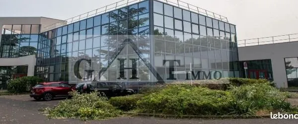 Local industriel 2 000 m²