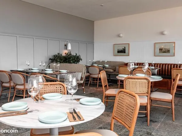 Restaurant 200 m² LA VARENNE ST HILAIRE