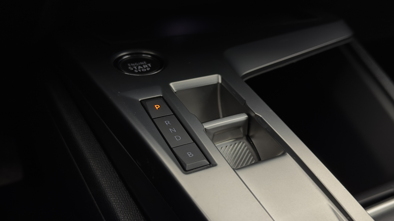 Peugeot 308 SW PHEV 180 e-EAT8 — photo 30