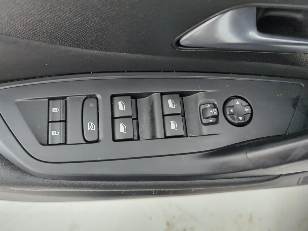 Peugeot 308 puretech 130ch s&s eat8 allure — photo 26