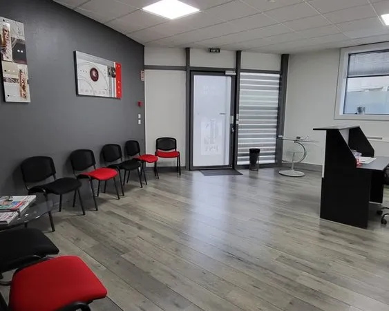 Bureaux gd stand. Charpennes