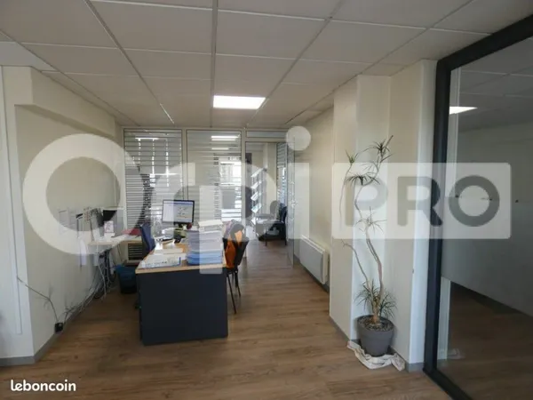 Bureau 134 m²