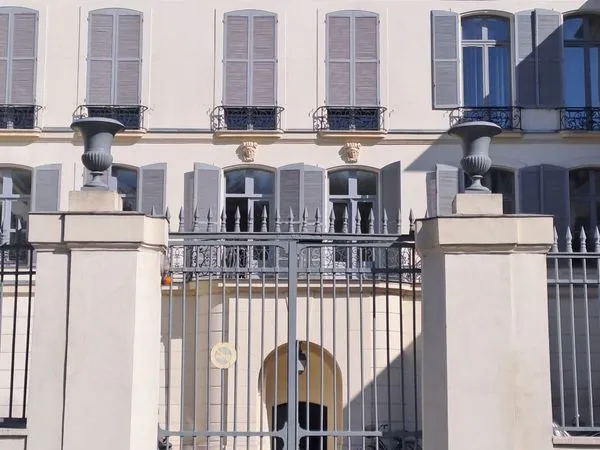 SEVRES - Local commercial ou bureaux