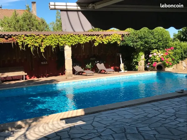 Villa 160 m² avec piscine, grand terrain et garage