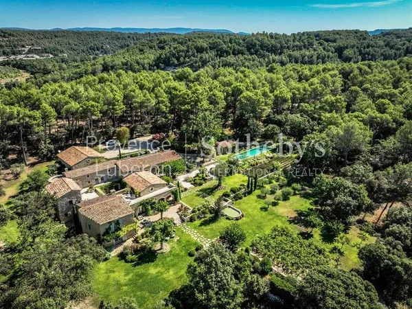 Maison 18 pièces 750 m²