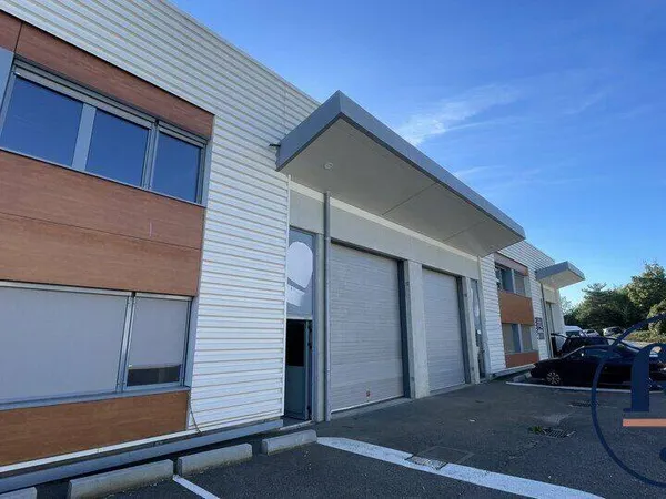 Local d'activité 305 m²