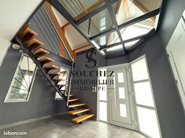 Maison 7 pièces 245 m²