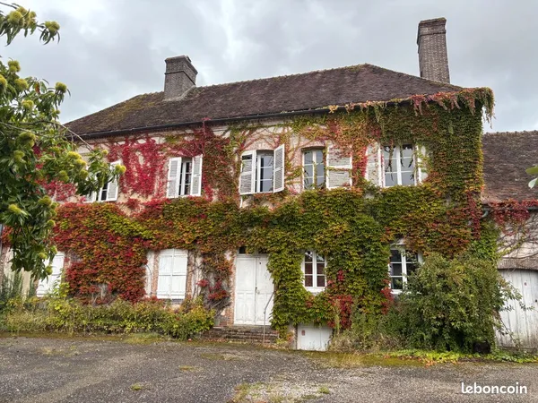 A vendre maison de caractère à rénover à la lisière du perche