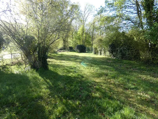 Terrain 900m²