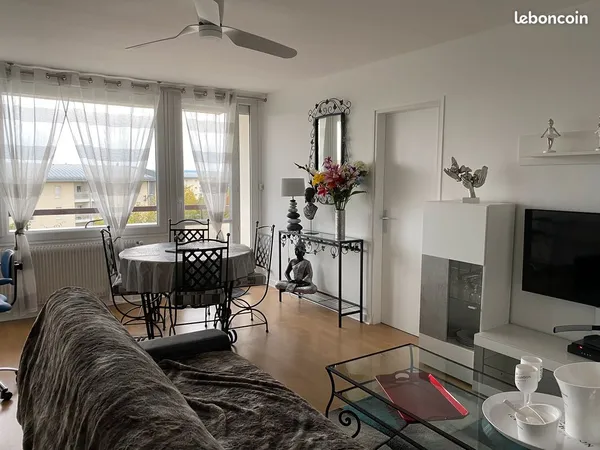 REIMS - T2 60 m² - 2 BALCONS - PARKING - ASCENSEUR - VENDU MEUBLÉ - 184 900
