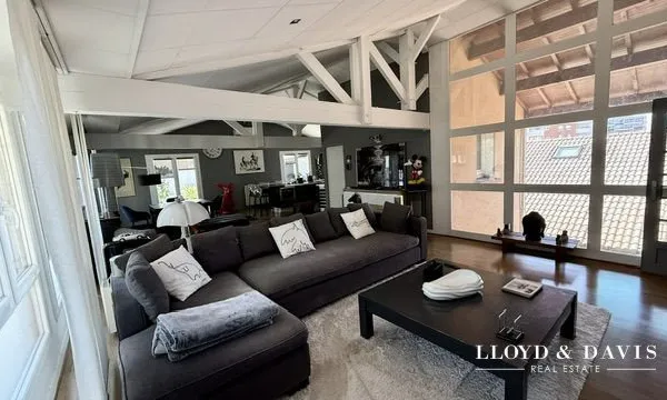 Appartement de standing , garage, et terrasse sans vis a vis.