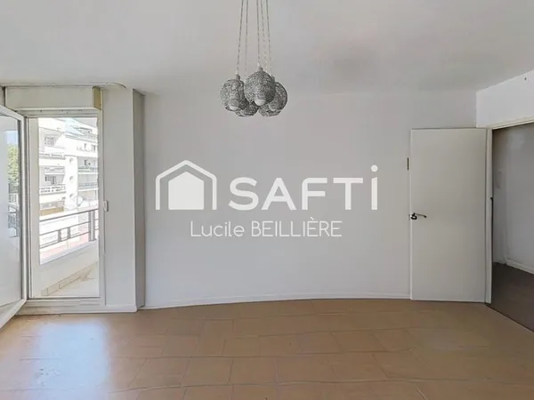 A Noisy- le Grand 93160 CHARMANT APPARTEMENT LUMINEUX T4, 74 m², 3 chambres avec un emplacement de p