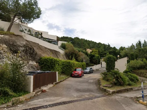 Garage 18 m² à Cassis - Résidence fermée et sécurisée