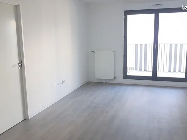 Location appartement 2 pieces avec terrasse et parking a colombes 5min gare