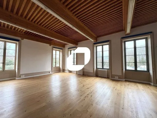 Bureau 586 m²