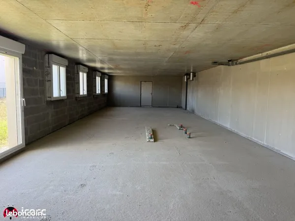 Local commercial 166 m²