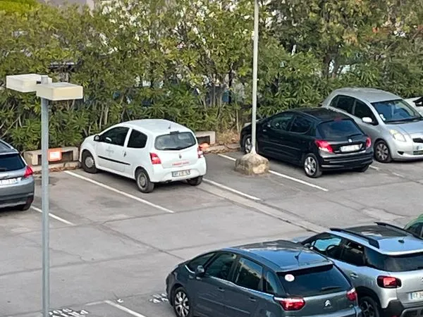 Parking Collines d'estanove